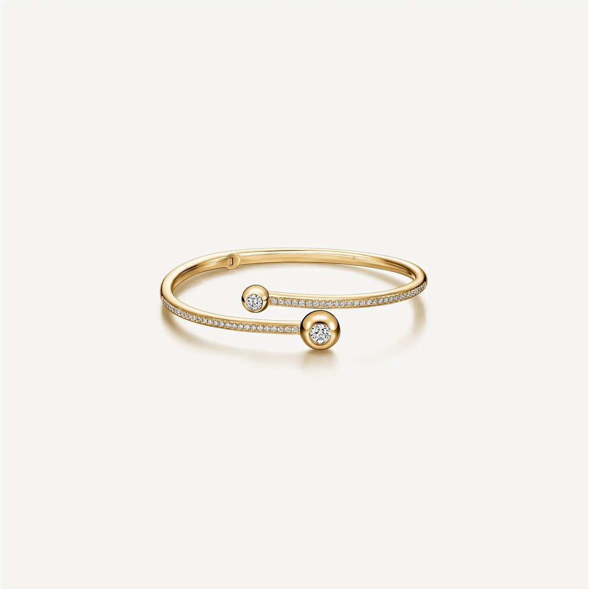 Hearts On Fire Dream Bypass Pavé Bangle Bracelet - UU32198YGHV0905648