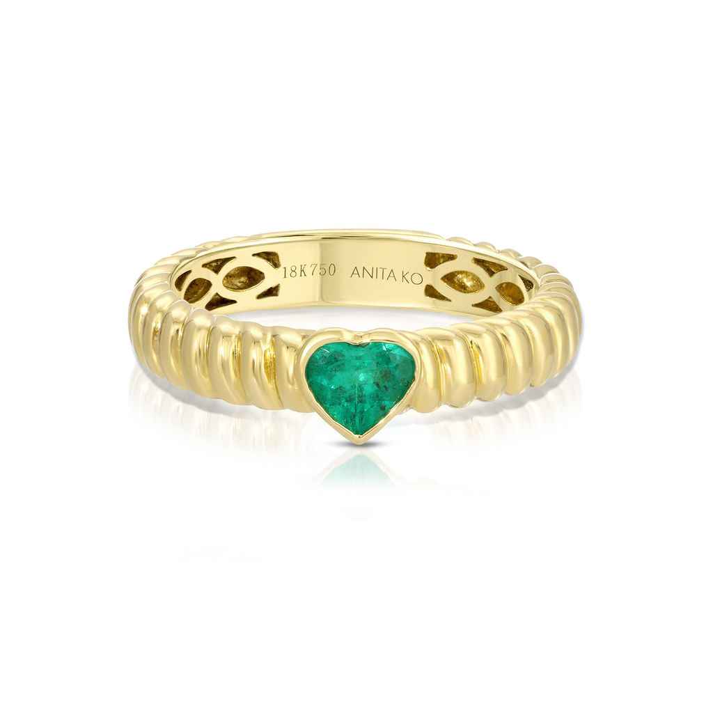 Thin Zoe Ring With Emerald Heart